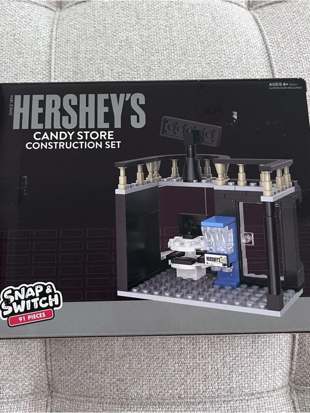 NIB HERSHEY'S construction set - Picture 3 of 3